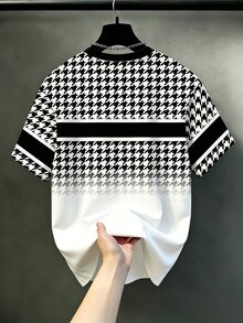 Manfinity Homme 男士時尚印花短袖T恤，休閒舒適優雅上衣，適合日常街頭穿搭，男士戶外運動T恤 - 黑與白 - 查看 4