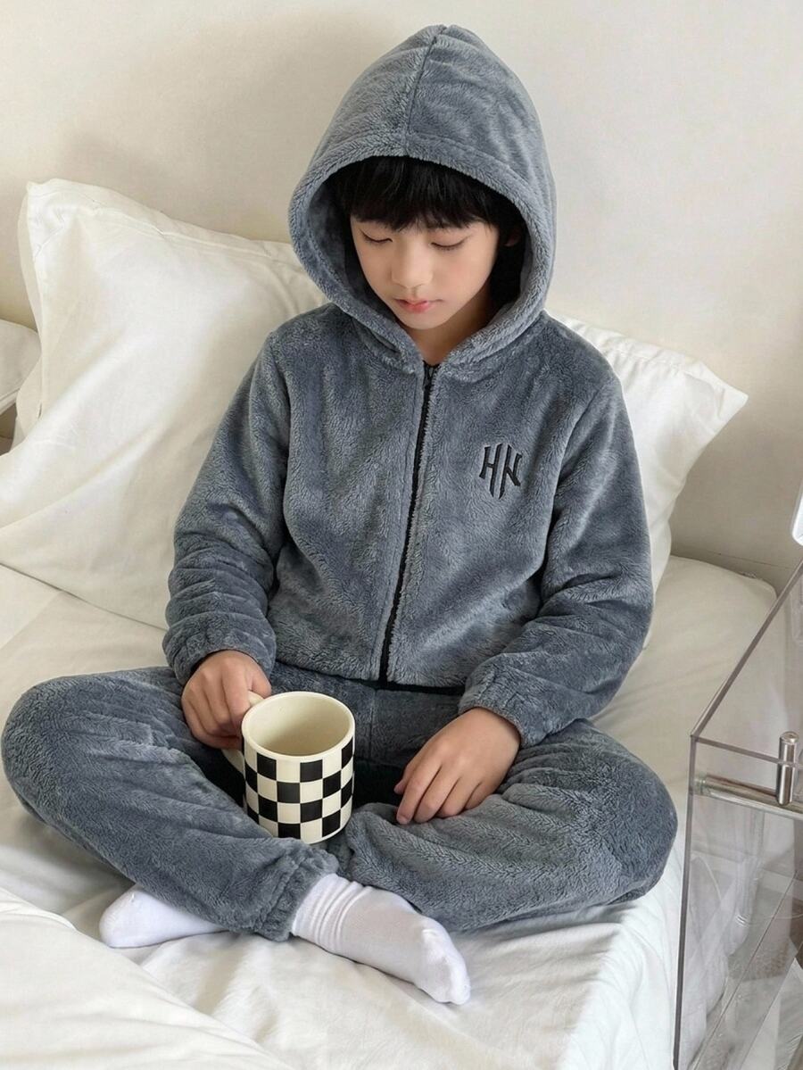 SHEIN Jumpsuit Flanel Lembut Ramah Kulit, Lengan Panjang, Berkerudung, Bermotif Bordir Huruf Minimalis untuk Anak Laki-laki Usia 8-12 Musim Gugur/Dingin, Cocok untuk Pakaian Santai - Grey - View 1