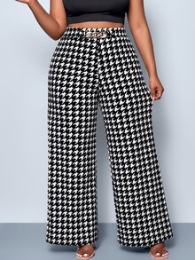 SOLERSUN Curvy Women Houndstooth Flare Pants, High Waist Trousers With Chain Metal Decor - Black and White - View 5