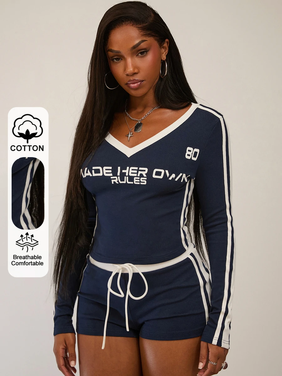 SHEIN BAE طقم رياضي خريف/شتاء بتصميم كتل لونية أزرق داكن وأبيض مع طباعة حروف، تي شيرت بأكمام طويلة وشورت - أزرق بحري - مشاهدة 1