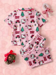 HELLO KITTY AND FRIENDS | SHEIN طقم ملابس منزلية للبنات الصغيرات بطبعة شجرة عيد الميلاد، ملابس علوية بأكمام قصيرة وبنطلون طويل - متعدد الألوان - مشاهدة 2