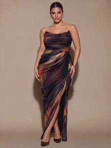 SHEIN BAE CURVE فستان نسائي مقاس كبير بنمط تاي داي بدون حمالات مع كشكشة وفتحة جانبية في الحافة - متعدد الألوان - مشاهدة 1