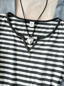 SHEIN 青少年女孩 T-Shirt 春秋冬新款 針織復古 Y2K 風格 條紋小 V 領 休閒極簡針織長袖上衣，返校季，街頭休閒風，修身版型 - 灰色 - 查看 5
