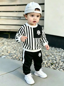 1套嬰兒幼兒運動風衛衣套裝，黑白垂直條紋拼接拼色印花，胸前與褲子字母Logo圖案，圓領長袖落肩袖，薄款嬰兒衛衣與長褲2件套，適合戶外旅行、上學、日常散步，春秋季男嬰時尚運動套裝 - 彩色 - 查看 4