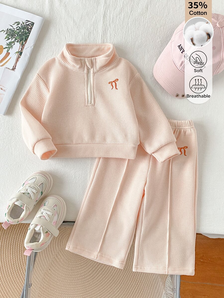SHEIN Playful Pals 女嬰秋季2件套休閒服飾組,半拉鍊立領運動衫搭配寬腿長褲,刺繡設計 - 杏色 - 查看 1