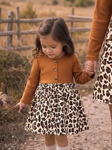SHEIN Gaun Rajut Kasual Lucu Motif Leopard Lengan Panjang Longgar untuk Bayi Perempuan - Coklat - View 3