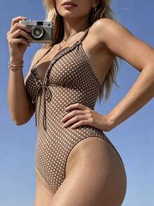 SHEIN Swim 2026春夏新款大尺碼連身泳衣，格紋印花布料，深V領口，抓褶荷葉邊飾，純色可調節肩帶，繫帶腰部，性感度假海灘裝，泳池裝，派對穿搭 - 咖啡棕 - 查看 3