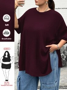 SHEIN CURVE+ 大尺碼休閒紋理短袖側開衩T恤 - 酒紅色 - 查看 1