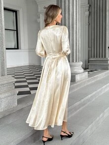 Pariaura Gaun Lengan Panjang Putih Kasual Elegan Serbaguna dengan Desain Fashion Leher Bulat Terbaru - Putih - View 2