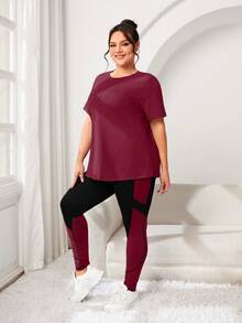 SHEIN Rhythm Era طقم رياضي للنساء مقاس كبير تي شيرت برقبة دائرية وأكمام راغلان قصيرة مع بنطال ضيق بألوان متباينة - روز أحمر - مشاهدة 4