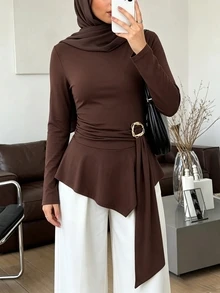 Selianne تي شيرت نسائي بلون موحد من القطن 34% بتصميم لف متقاطع وأكمام طويلة، مع ربطة خصر وأكمام واسعة وحافة مكشكشة غير متماثلة مع شريط، ملابس علوية أنيقة بأسلوب محتشم للشرق الأوسط - بني - مشاهدة 1