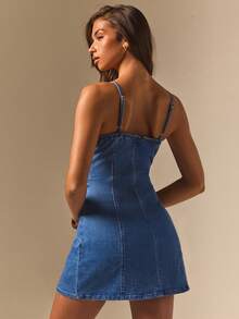Athîral Denim 女款彈力牛仔細肩帶V領無袖藍色休閒性感貼身迷你洋裝，適合約會之夜、派對、夏季休閒與度假 - 中等水洗藍 - 查看 2
