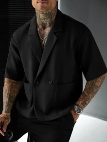 Manfinity Homme 男士大尺碼熱銷舒適素色短袖襯衫，簡約大領口配2顆鈕扣，適合正式或休閒場合、度假、聚會、辦公室及居家穿著，百搭風格，適合自穿或送禮給朋友，舒適面料襯衫 - 黑色 - 查看 5