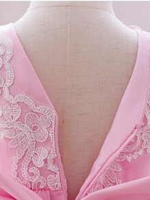 SHEIN Glamorique Kids 4 Seasons 嬰兒女童 1 歲生日派對禮服，V 背蕾絲拖尾生日長裙，粉色亮片背腰大蝴蝶結生日派對洋裝 - 粉色 - 查看 7