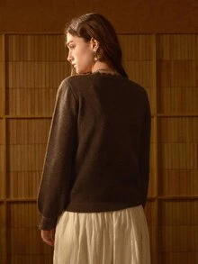 MOTF STUDIO Kardigan Rajut Wanita Model Santai dengan Leher V dan Motif Renda untuk Musim Gugur/Dingin - Mocha Brown - View 8