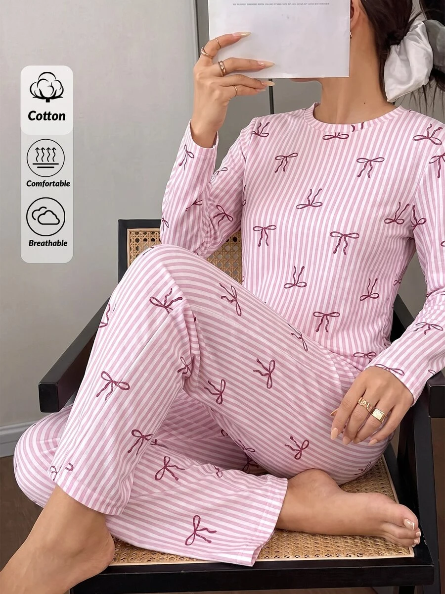 SHEIN Cottnline طقم بيجاما كاجوال للاسترخاء من القطن، قطعتان: تي شيرت بأكمام طويلة بنقشة فيونكة وخطوط + بنطال طويل - وردي - مشاهدة 1