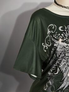 SHEIN CURVE+ 深綠色布料骷髏印花上衣，2026夏季常規大尺碼 22W 女款萬聖節服裝，適合夜晚外出、度假、Y2K、Kawaii、90年代風格 - 軍綠色 - 查看 5