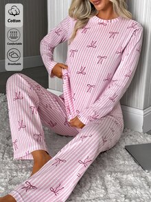 SHEIN Cottnline طقم بيجاما كاجوال للاسترخاء من القطن، قطعتان: تي شيرت بأكمام طويلة بنقشة فيونكة وخطوط + بنطال طويل - وردي - مشاهدة 4