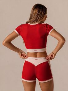 Aralina 女款拼色短袖上衣與短褲休閒日常運動套裝 - 紅色 - 查看 2