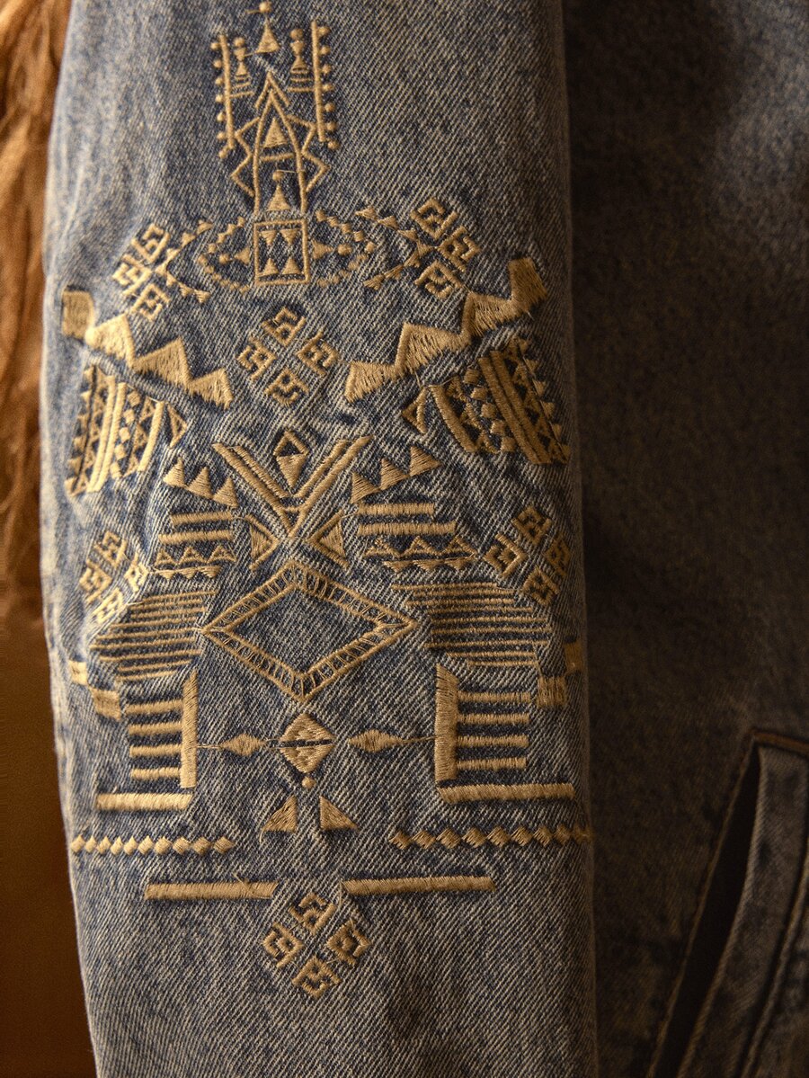 MOTF STUDIO WOMEN'S AUTUMN/WINTER VINTAGE DENIM & FLEECE PATCHWORK EMBROIDERED JACKET - Medium Wash - View 2