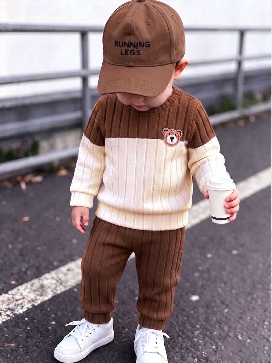 SHEIN Playful Pals 柔軟刷毛布料熊刺繡圖案對比色男嬰休閒套裝 - 棕色 - 查看 1