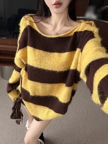 DAZY 秋冬女款長袖露肩黃棕撞色粗條紋毛茸茸寬鬆休閒街頭甜美針織毛衣 - 黃色 - 查看 3