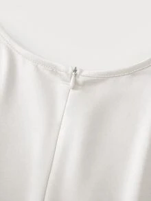 Franclia 女款短洋裝，小高領設計，緞面袖子，貼身下擺與對比蕾絲飾邊 - 白色 - 查看 4
