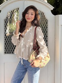 Serisse 女款彎曲V領前綁帶條紋荷葉邊下擺時尚襯衫 - 卡其色 - 查看 2