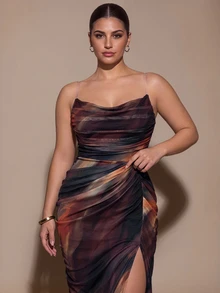 SHEIN BAE CURVE فستان نسائي مقاس كبير بنمط تاي داي بدون حمالات مع كشكشة وفتحة جانبية في الحافة - متعدد الألوان - مشاهدة 4