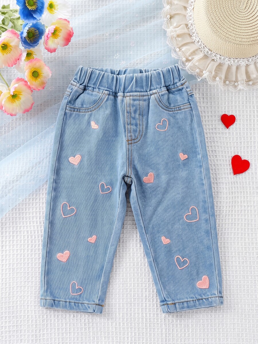 SHEIN Vintaside Kids 女嬰牛仔長褲,可愛俏皮風,四季新款,藍色與粉色復古休閒彈性腰設計,愛心刺繡,酸洗,錐形 - 淺藍色 - 查看 1