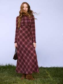 Nöista Burgundy Plaid Fitted Dress. Romantic Style, Dates, Dinners, Holiday Events, Fall Winter. - Red Violet - View 1