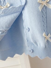 SHEIN 4-7歲女童淺粉色扭繩3D淺黃色蝴蝶結圓領針織開襟毛衣，波浪下擺單排扣長袖外套，幼兒園日常出遊拍照春秋冬外套 - 藍色 - 查看 6