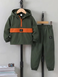 SHEIN Explorewe 小男孩字母印花連帽衛衣與長褲休閒兩件套 - 彩色 - 查看 1