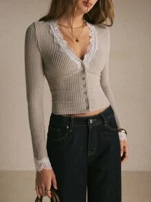 Poéselle 女款白色蕾絲拼接羅紋針織開襟上衣，修身彈性柔軟天鵝絨觸感長袖T恤，適合休閒約會之夜與街頭穿搭 - 杏色 - 查看 8