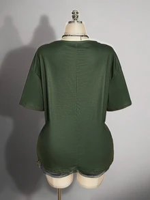 SHEIN CURVE+ 深綠色布料骷髏印花上衣，2026夏季常規大尺碼 22W 女款萬聖節服裝，適合夜晚外出、度假、Y2K、Kawaii、90年代風格 - 軍綠色 - 查看 10