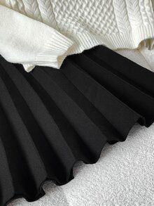 SHEIN Tween女孩秋冬休閒優雅復古學院風米色套頭提花針織毛衣與百褶裙兩件套，年輕時尚開學穿搭，秋冬街頭日常穿著 - 黑與白 - 查看 5