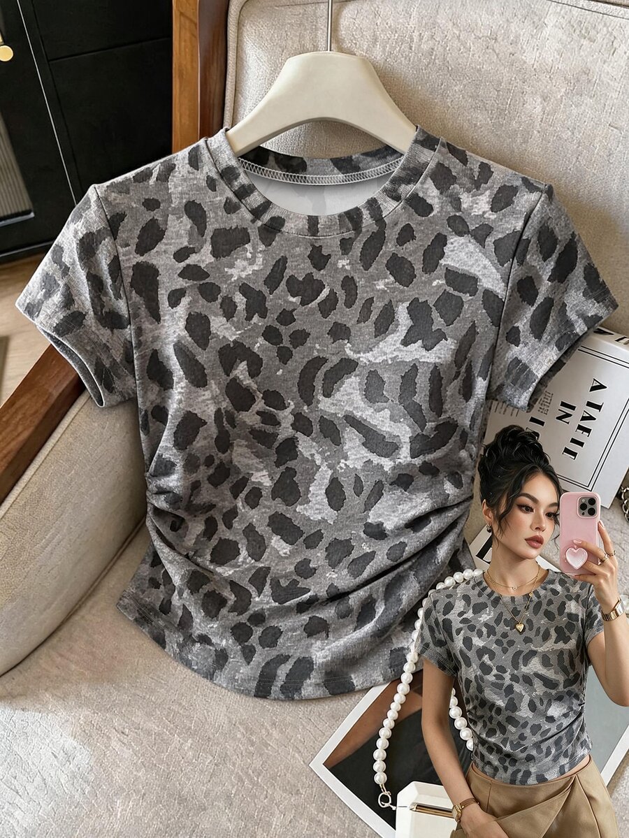 SHEIN Franclia 女款 T-shirt 夏季外出上衣,經典灰色迷彩印花圖案,圖形設計,收腰上衣,休閒百搭,舒適面料 - 彩色 - 查看 1