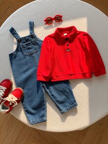 SHEIN 2件組嬰兒男孩女孩秋冬紅色 Polo 運動衫與牛仔吊帶褲套裝 嬰兒服飾運動衫套裝 牛仔套裝 - 彩色 - 查看 1