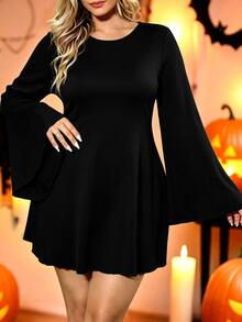 SHEIN LUNE Gaun Mini Ukuran Besar Bergaris Hitam Seksi Gaya Gothic dengan Lengan Panjang Mengembang dan Tali Silang di Bagian Belakang, Cocok untuk Nuansa Halloween, Cocok untuk Pergi ke Klub Malam di Musim Gugur. - Hitam - View 2
