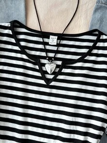 SHEIN 青少年女孩 T-shirt 春秋冬新款針織復古 Y2K 風格條紋小 V 領休閒極簡長袖上衣，返校穿搭，街頭風，修身版型 - 黑與白 - 查看 5