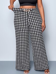 SOLERSUN Curvy Women Houndstooth Flare Pants, High Waist Trousers With Chain Metal Decor - Black and White - View 2