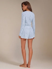 Athîral Set Pakaian Santai Wanita Motif Bunga Kecil Lengan Panjang dan Celana Pendek - Baby Blue - View 2