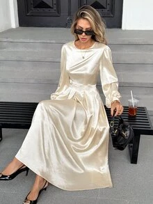 Pariaura Gaun Lengan Panjang Putih Kasual Elegan Serbaguna dengan Desain Fashion Leher Bulat Terbaru - Putih - View 3