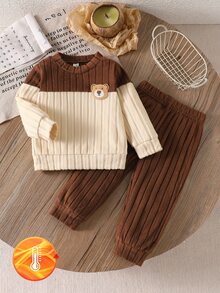 SHEIN Playful Pals 柔軟刷毛布料熊刺繡圖案對比色男嬰休閒套裝 - 棕色 - 查看 9