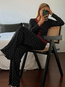 DAZY 波點圖案短袖V領T恤與寬鬆直筒長款睡褲2件套，夏季女款睡衣套裝 - 黑色 - 查看 4