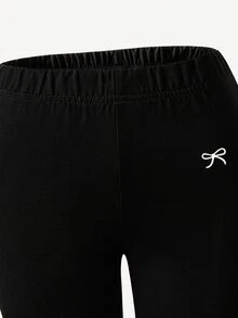 SHEIN Sparklyn 甜美粉色 3 件套：立領夾克 + 吊帶背心 + 喇叭褲，完成你的日常穿搭。修身而不緊繃，溫柔優雅。適合學校、運動和與朋友聚會，輕鬆打造甜辣少女風 - 黑色 - 查看 5