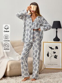 SHEIN طقم بيجامة كاجوال نسائي من قطعتين: ملابس علوية بأكمام طويلة وأزرار أمامية بطبعة ميدالية، وبنطال بقصة مستقيمة - ازرق وابيض - مشاهدة 6