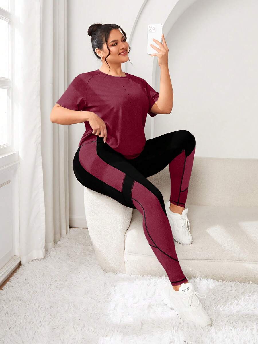 SHEIN Rhythm Era طقم رياضي للنساء مقاس كبير تي شيرت برقبة دائرية وأكمام راغلان قصيرة مع بنطال ضيق بألوان متباينة - روز أحمر - مشاهدة 1