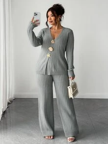 SHEIN Elenzya Set Sweater Wanita Ukuran Besar Warna Polos Rajut Leher V Belahan Bawah Motif Bintang Laut Kancing Logam Minimalis Elegan Kasual Musim Gugur Musim Dingin Sehari-hari Kantor Abu-abu - Grey - View 3