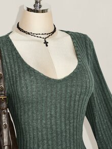 SHEIN ICON 女款秋冬復古極簡V領喇叭袖紋理羅紋黑色緊身洋裝 - 墨綠色 - 查看 5